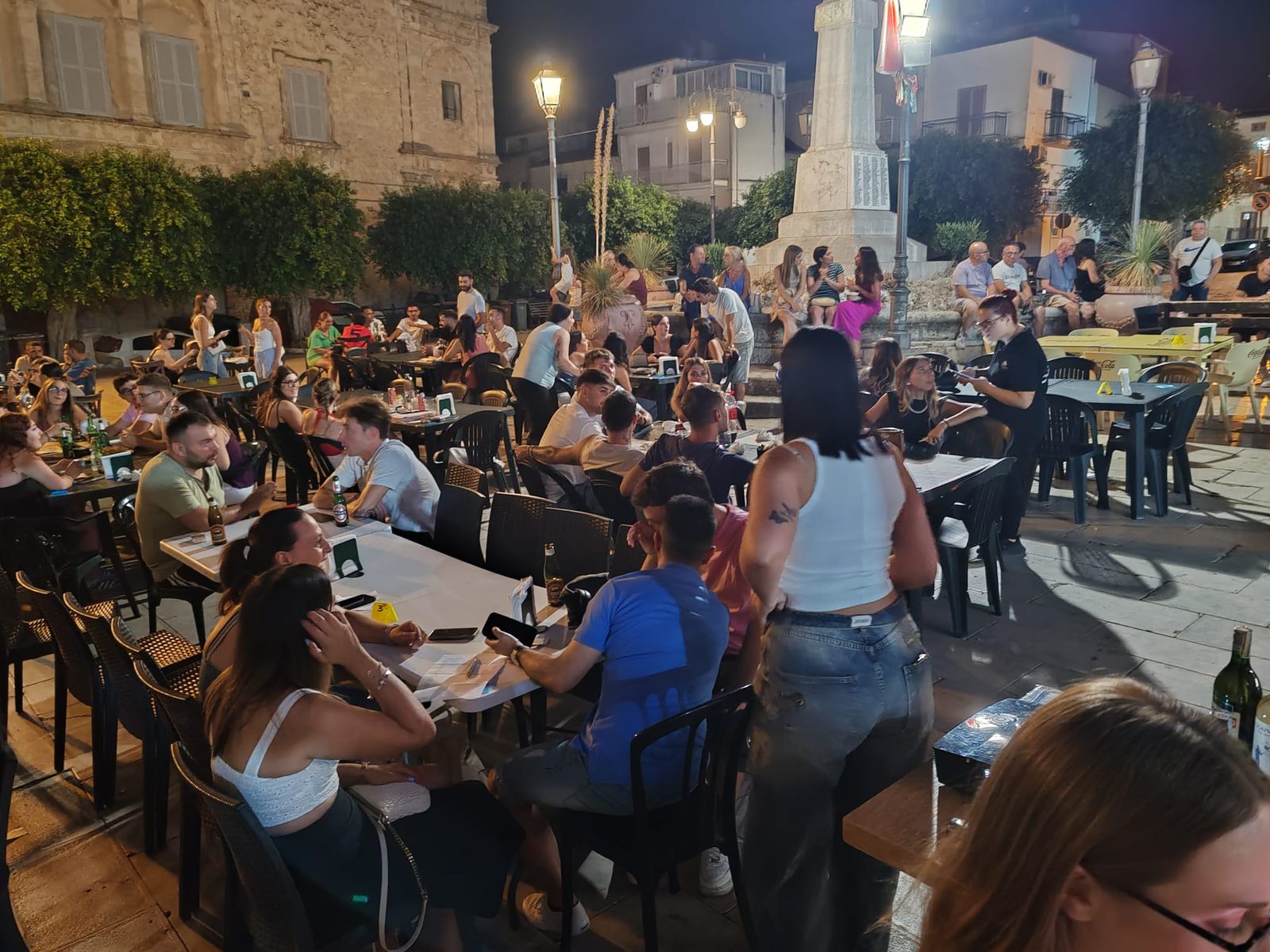 Pubblico in gara a Il Capone Quiz durante una serata